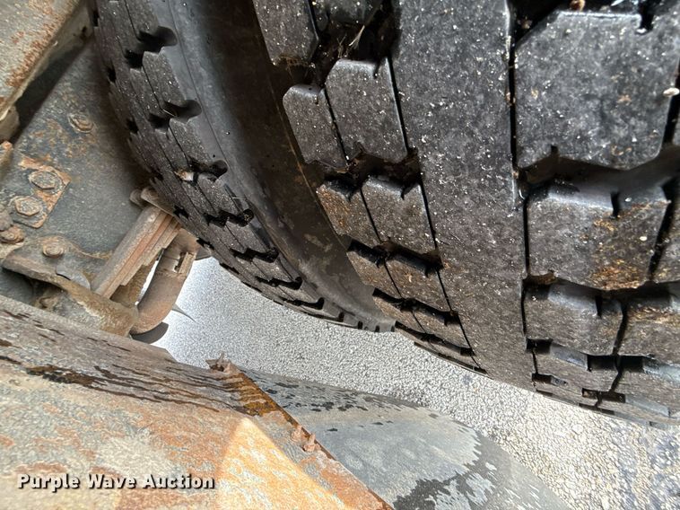 image for item DQ6685 2011 Thomas Built Saf-T-liner C2 school bus