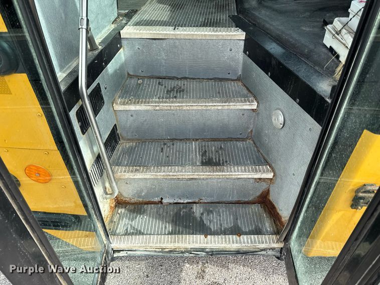 image for item DQ6686 2011 Thomas Built Saf-T-Liner C2 school bus