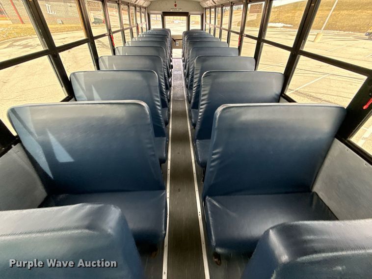 image for item DQ6686 2011 Thomas Built Saf-T-Liner C2 school bus