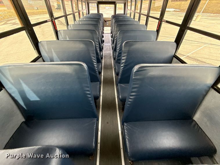 image for item DQ6686 2011 Thomas Built Saf-T-Liner C2 school bus