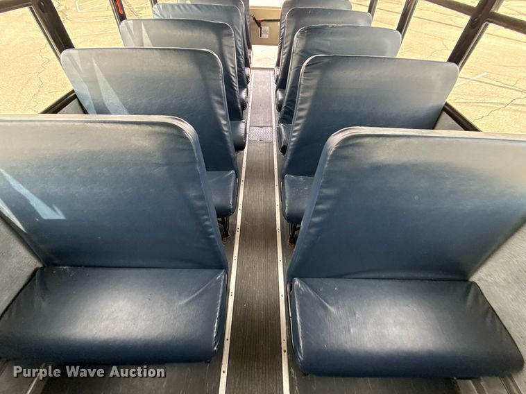 image for item DQ6686 2011 Thomas Built Saf-T-Liner C2 school bus