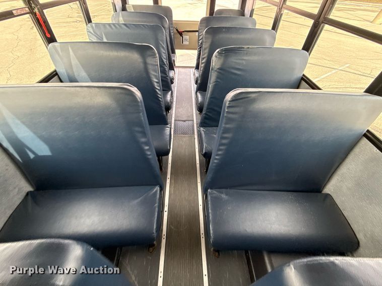 image for item DQ6686 2011 Thomas Built Saf-T-Liner C2 school bus