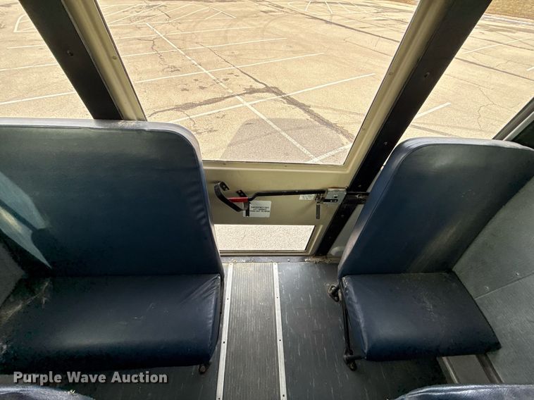 image for item DQ6686 2011 Thomas Built Saf-T-Liner C2 school bus