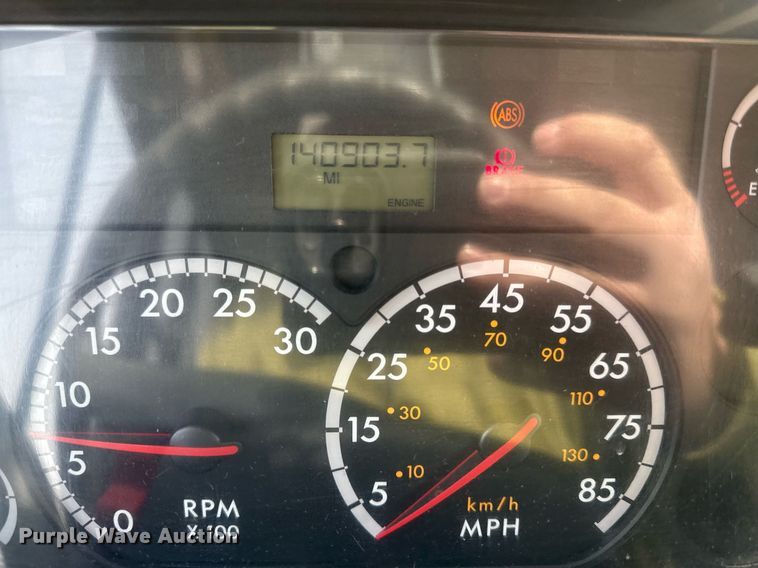 image for item DQ6686 2011 Thomas Built Saf-T-Liner C2 school bus