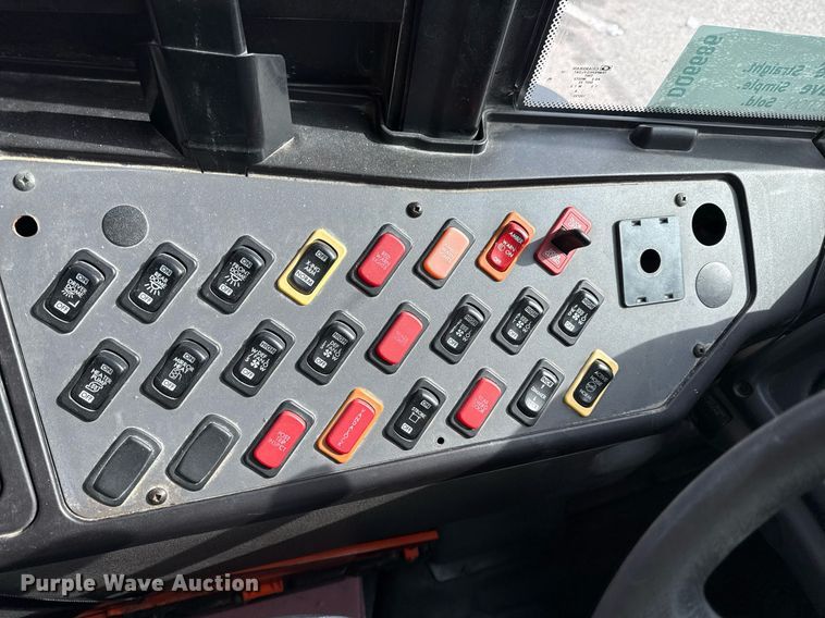 image for item DQ6686 2011 Thomas Built Saf-T-Liner C2 school bus