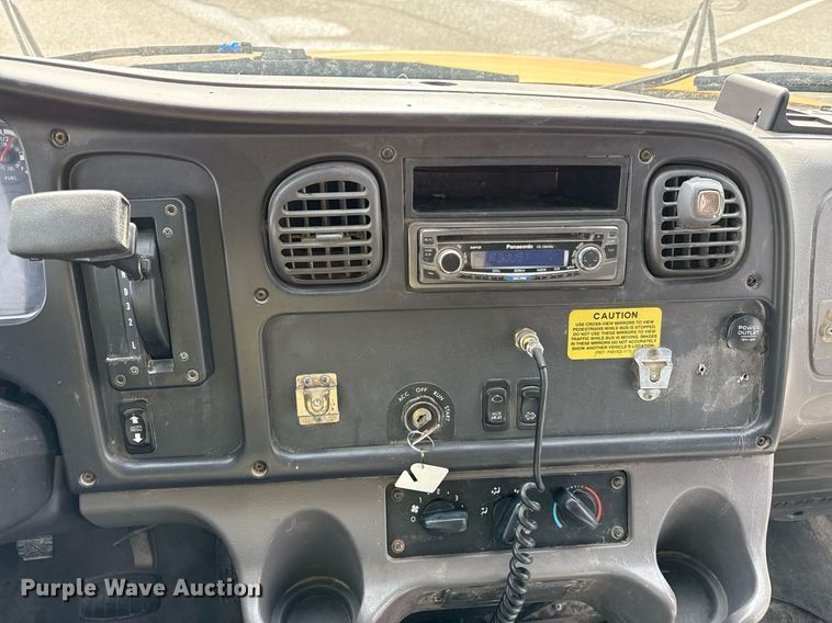 image for item DQ6686 2011 Thomas Built Saf-T-Liner C2 school bus