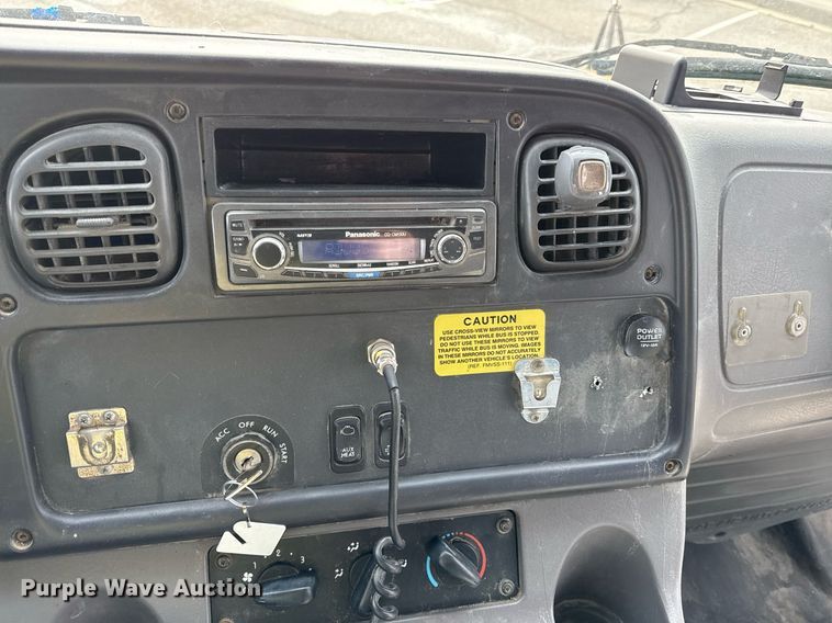 image for item DQ6686 2011 Thomas Built Saf-T-Liner C2 school bus