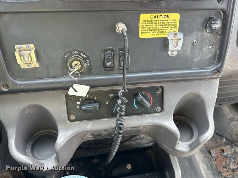 image for item DQ6686 2011 Thomas Built Saf-T-Liner C2 school bus