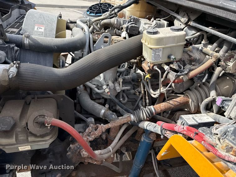 image for item DQ6686 2011 Thomas Built Saf-T-Liner C2 school bus