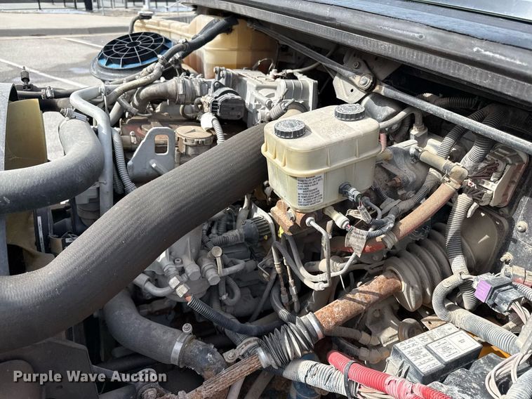 image for item DQ6686 2011 Thomas Built Saf-T-Liner C2 school bus