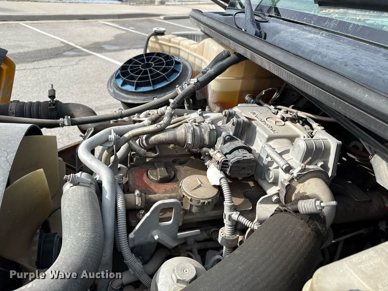 image for item DQ6686 2011 Thomas Built Saf-T-Liner C2 school bus