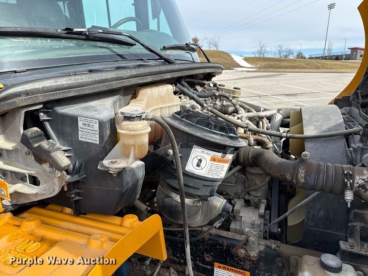 image for item DQ6686 2011 Thomas Built Saf-T-Liner C2 school bus