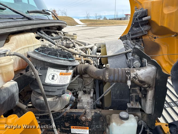 image for item DQ6686 2011 Thomas Built Saf-T-Liner C2 school bus