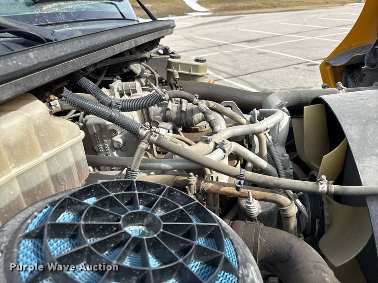 image for item DQ6686 2011 Thomas Built Saf-T-Liner C2 school bus