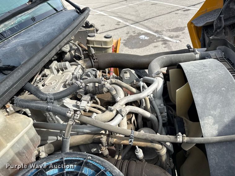 image for item DQ6686 2011 Thomas Built Saf-T-Liner C2 school bus