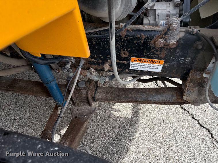 image for item DQ6686 2011 Thomas Built Saf-T-Liner C2 school bus