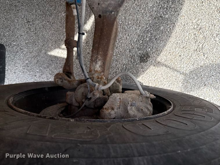 image for item DQ6686 2011 Thomas Built Saf-T-Liner C2 school bus