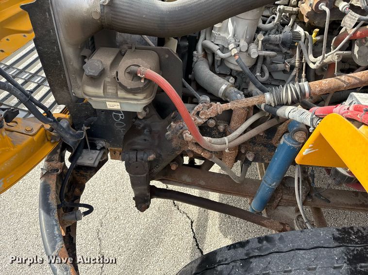 image for item DQ6686 2011 Thomas Built Saf-T-Liner C2 school bus