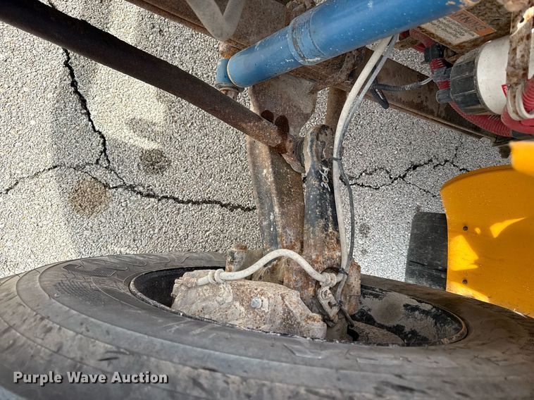 image for item DQ6686 2011 Thomas Built Saf-T-Liner C2 school bus