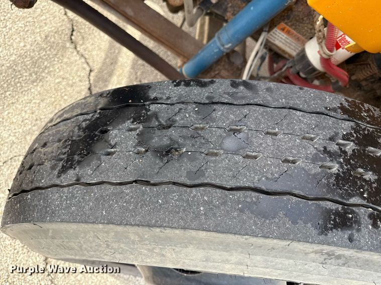 image for item DQ6686 2011 Thomas Built Saf-T-Liner C2 school bus