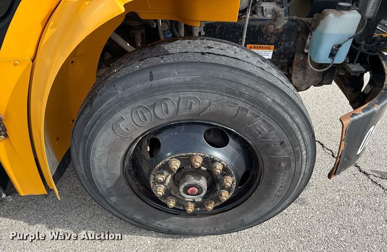 image for item DQ6686 2011 Thomas Built Saf-T-Liner C2 school bus