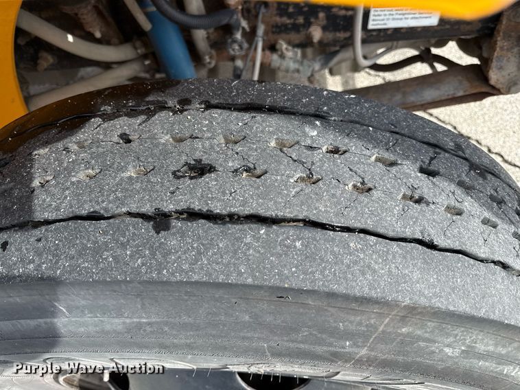 image for item DQ6686 2011 Thomas Built Saf-T-Liner C2 school bus