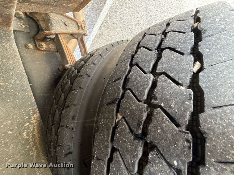 image for item DQ6686 2011 Thomas Built Saf-T-Liner C2 school bus