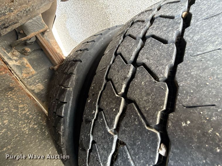 image for item DQ6686 2011 Thomas Built Saf-T-Liner C2 school bus