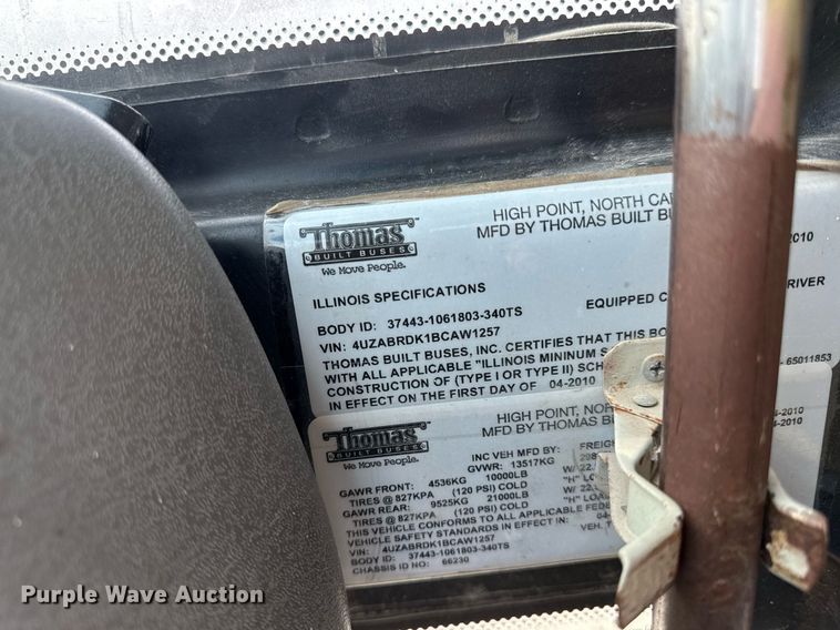 image for item DQ6686 2011 Thomas Built Saf-T-Liner C2 school bus