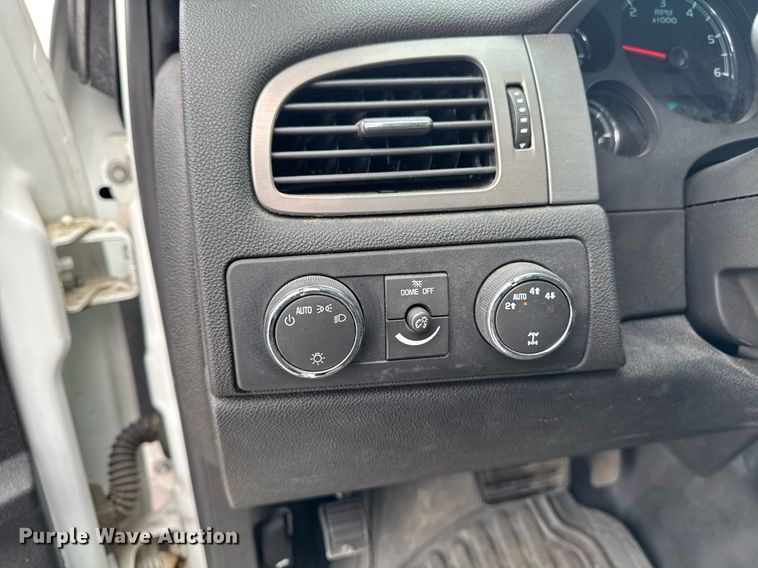 image for item DT0581 2008 Chevrolet Suburban SUV