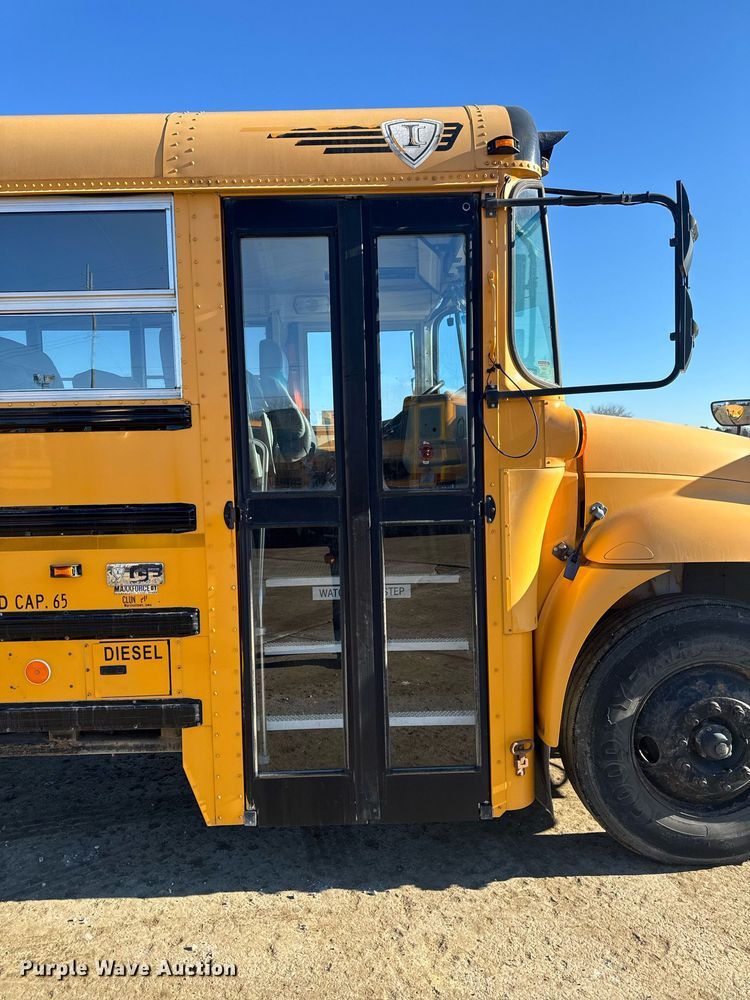 image for item DT0626 2013 IC PB10500 school bus