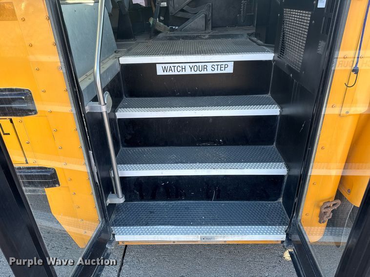 image for item DT0626 2013 IC PB10500 school bus