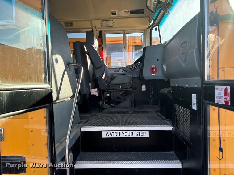 image for item DT0626 2013 IC PB10500 school bus