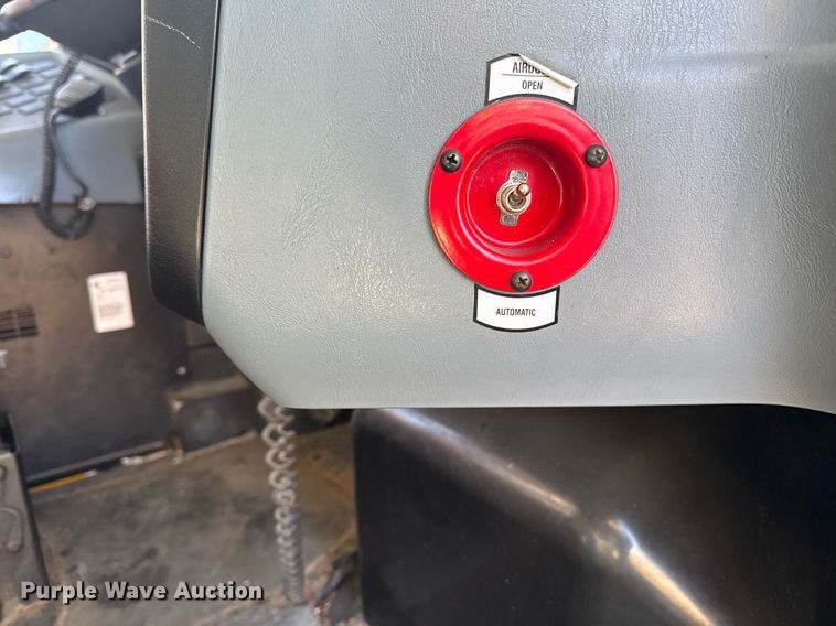 image for item DT0626 2013 IC PB10500 school bus