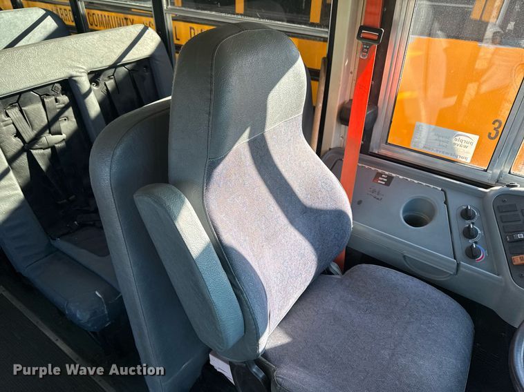 image for item DT0626 2013 IC PB10500 school bus