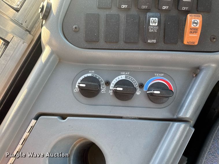 image for item DT0626 2013 IC PB10500 school bus