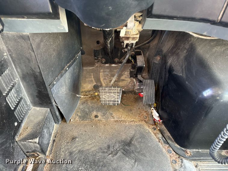 image for item DT0626 2013 IC PB10500 school bus