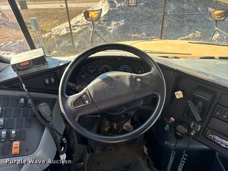 image for item DT0626 2013 IC PB10500 school bus