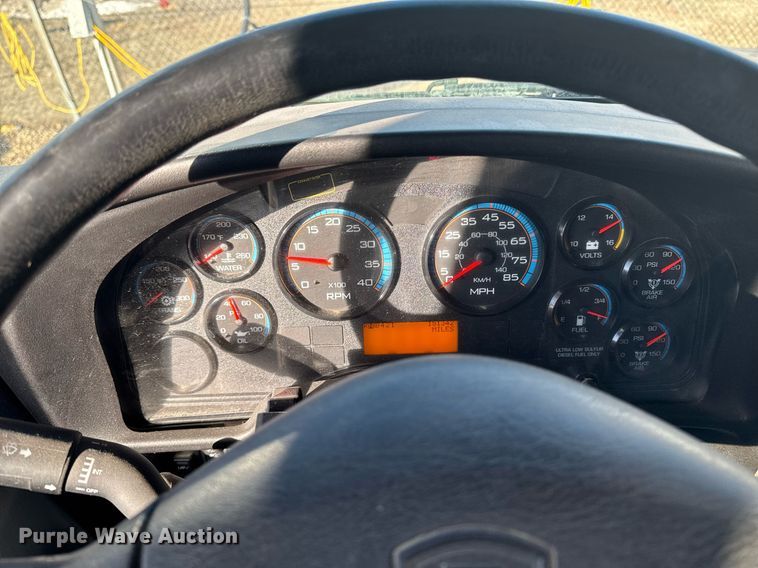 image for item DT0626 2013 IC PB10500 school bus