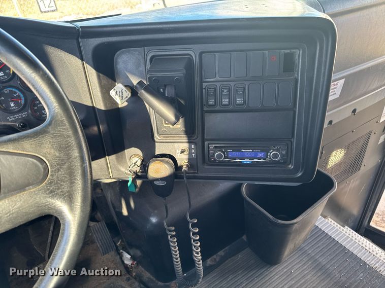 image for item DT0626 2013 IC PB10500 school bus