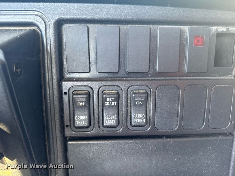 image for item DT0626 2013 IC PB10500 school bus