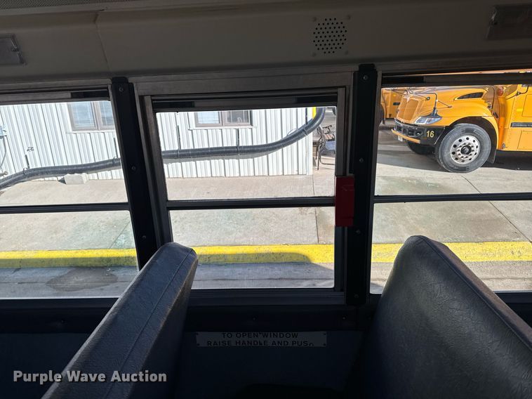 image for item DT0626 2013 IC PB10500 school bus