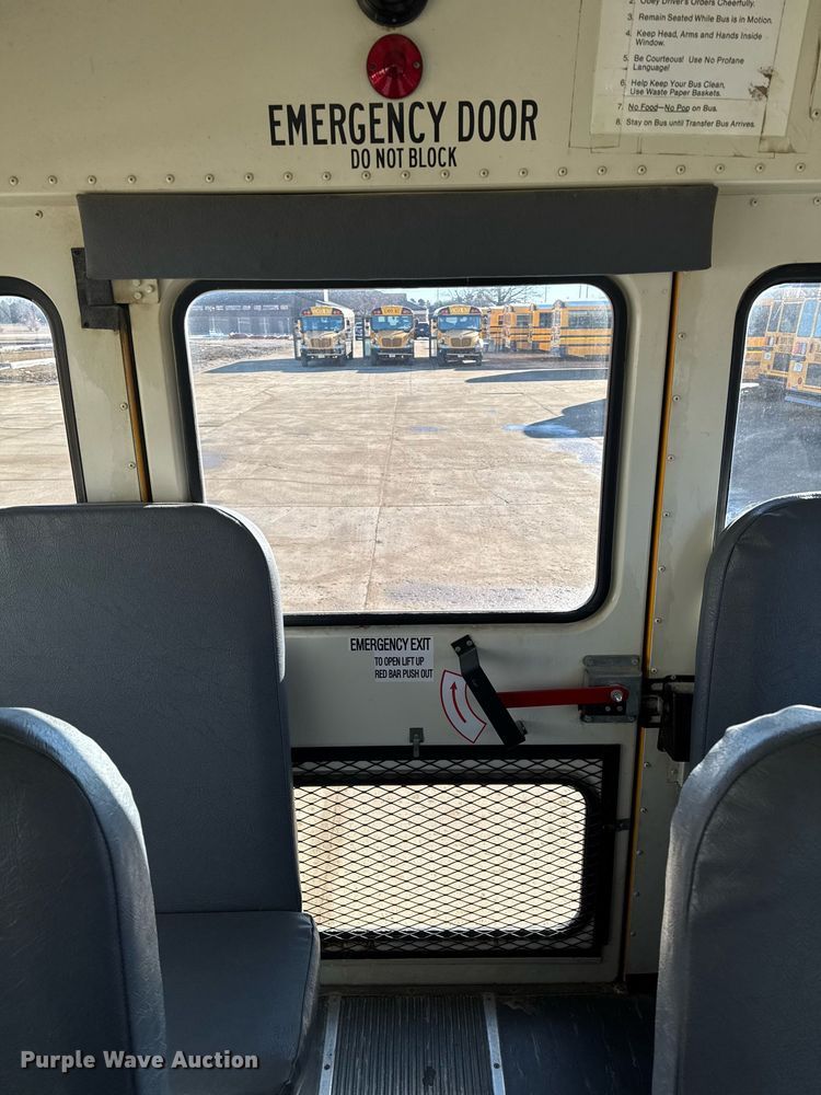 image for item DT0626 2013 IC PB10500 school bus