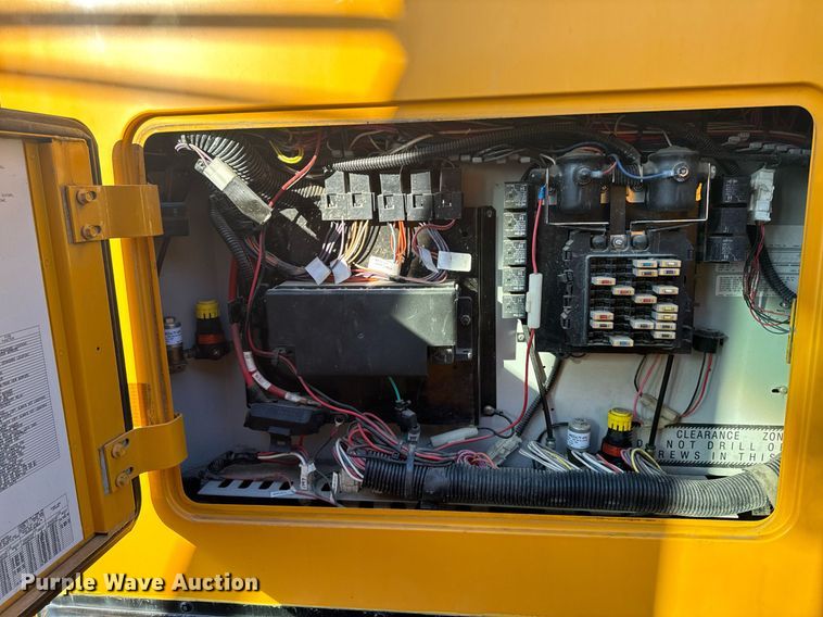 image for item DT0626 2013 IC PB10500 school bus