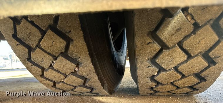 image for item DT0626 2013 IC PB10500 school bus