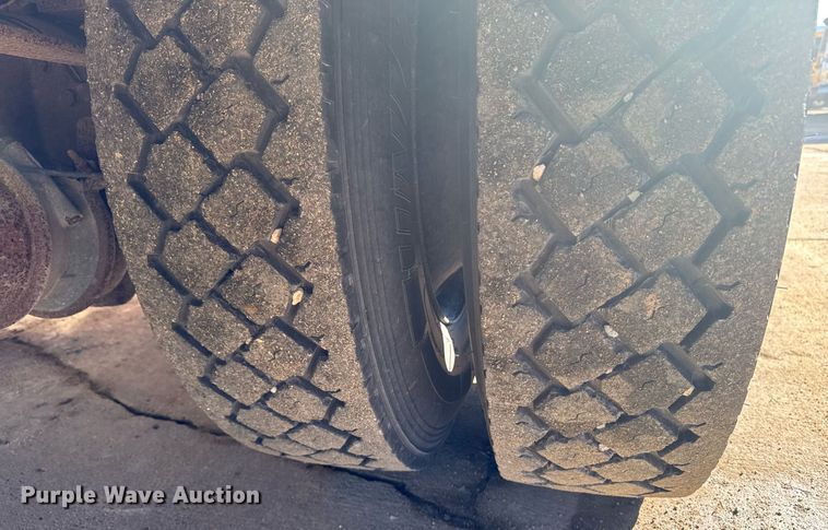 image for item DT0626 2013 IC PB10500 school bus