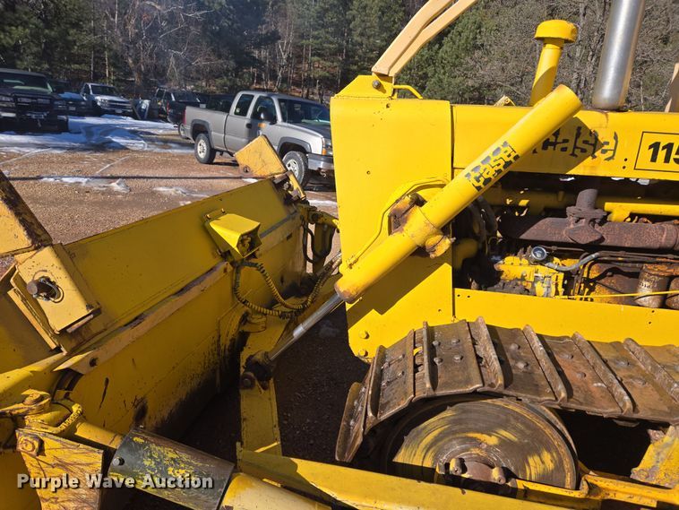 image for item DT7051 1970 Case 1150 dozer