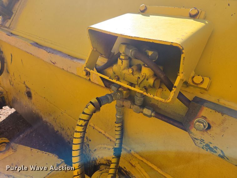 image for item DT7051 1970 Case 1150 dozer