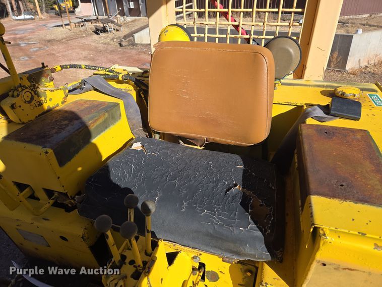 image for item DT7051 1970 Case 1150 dozer