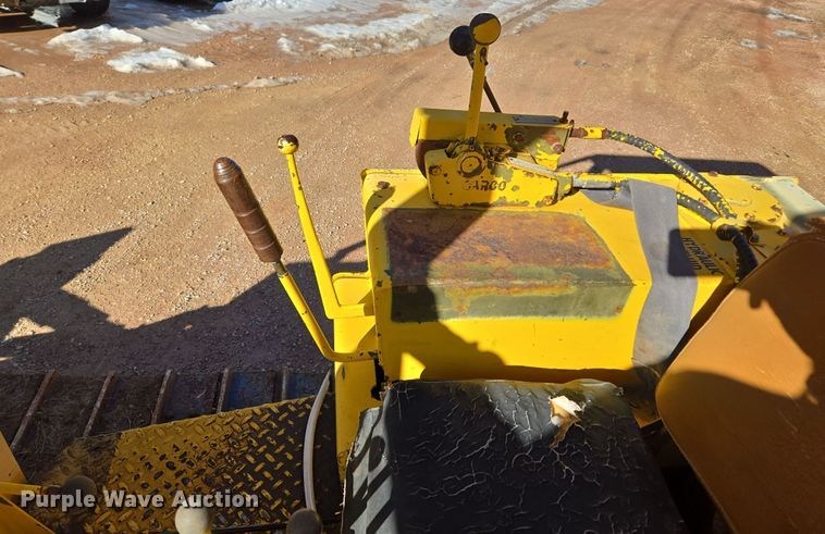 image for item DT7051 1970 Case 1150 dozer
